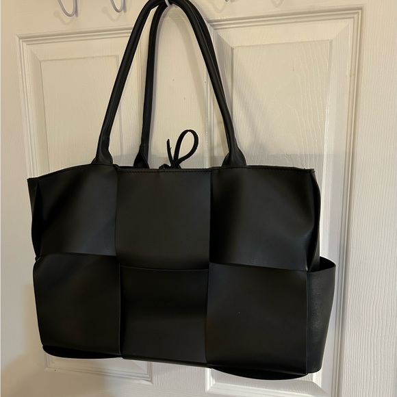 Woven Handbag - Picture 2 of 5